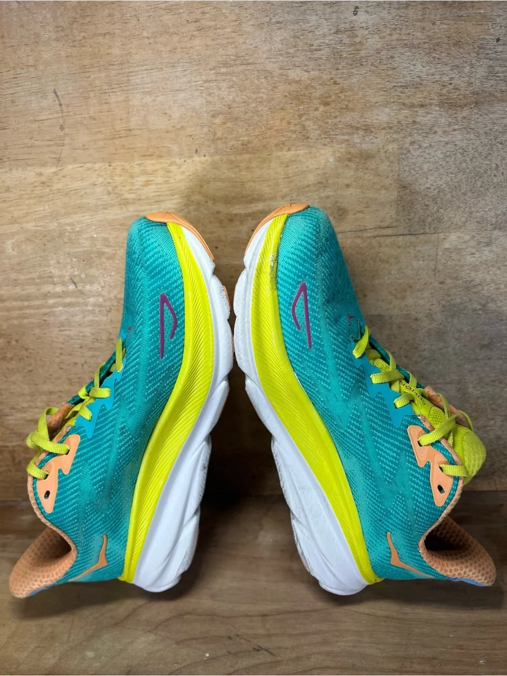 Hoka One One Clifton 9 Mens Size 8 Running Shoes Ceramic Evening Primrose